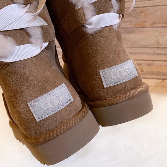 UGG Short Continuity Bow Boots In Chestnut - Picture 5 of 7
